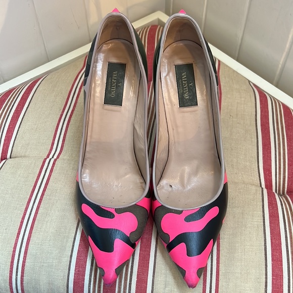 VALENTINO Rockstud Accents Leather D'Orsay Pumps - Picture 3 of 9